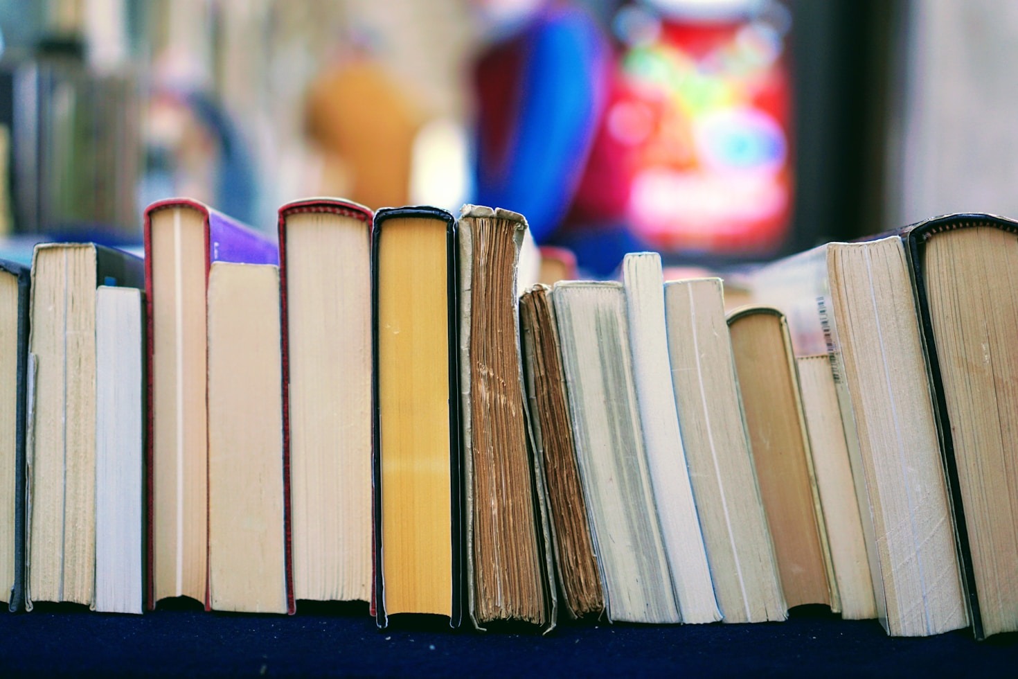 Conheça os bastidores da curadoria literária